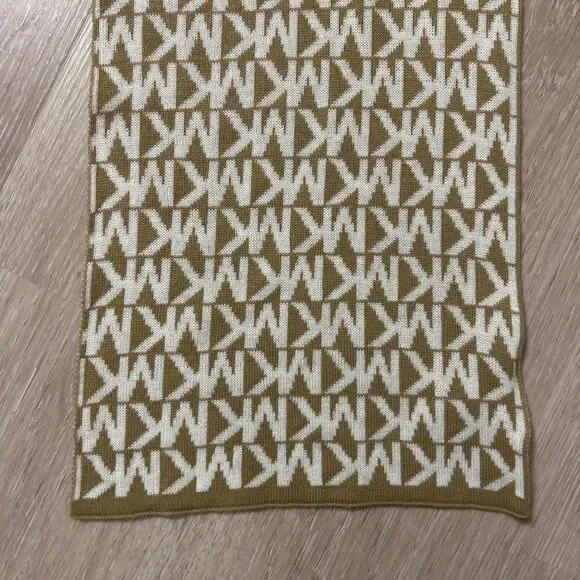 MICHAEL KORS Tan & White Signature Logo Scarf - Picture 4 of 6